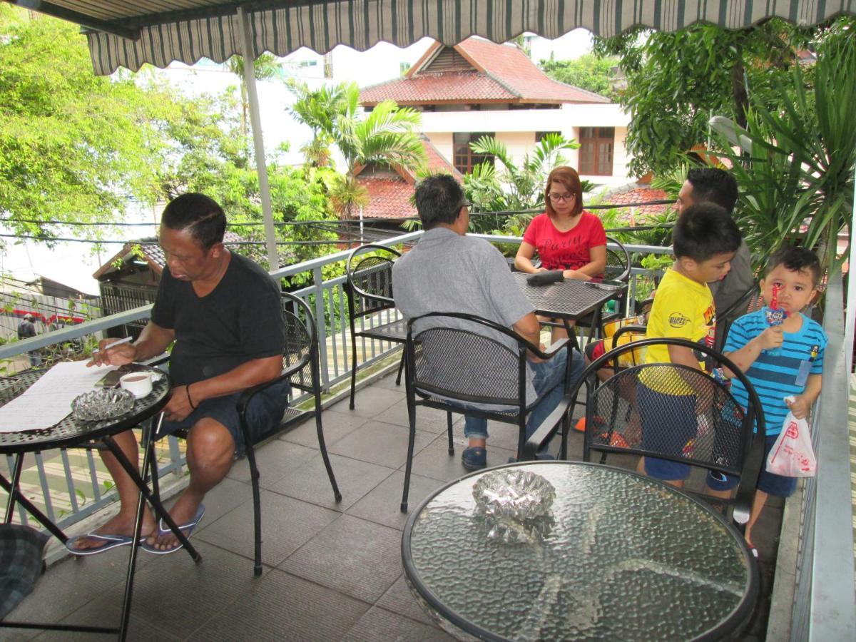 Bamboo Inn Hotel & Cafe Cakarta Dış mekan fotoğraf