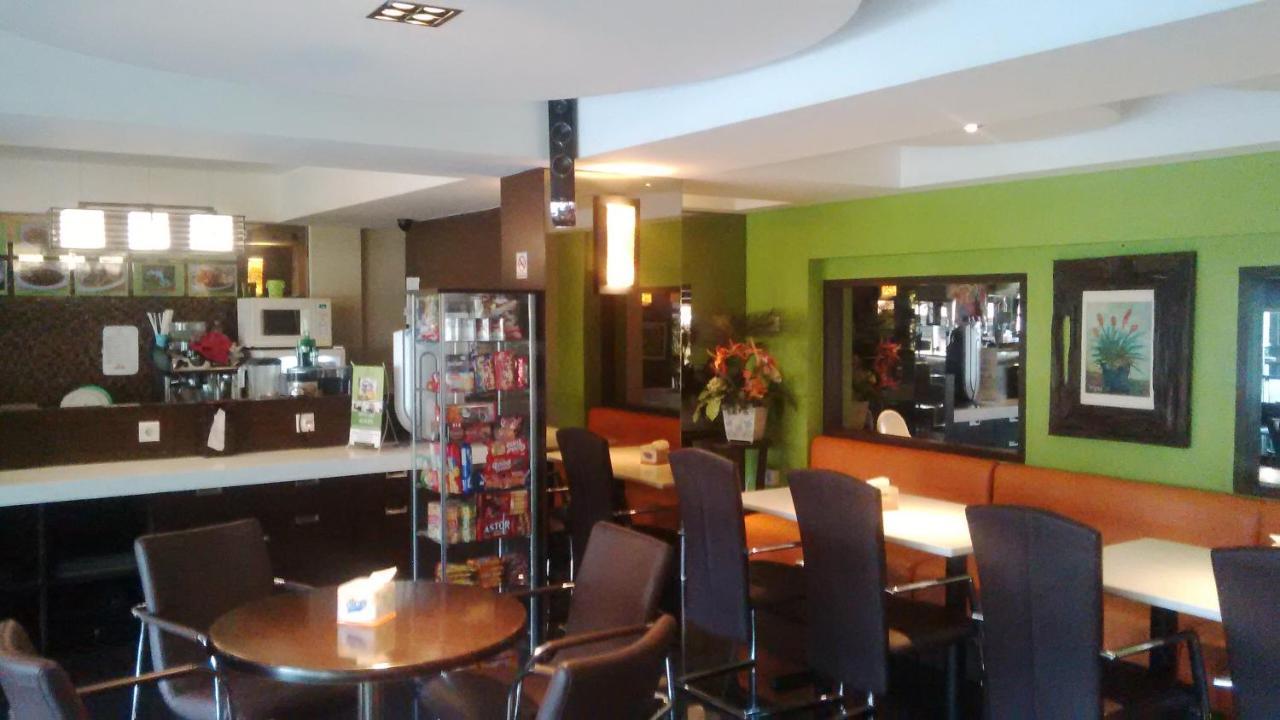 Bamboo Inn Hotel & Cafe Cakarta Dış mekan fotoğraf