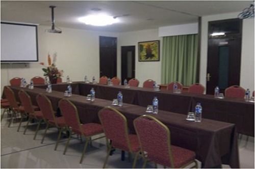 Bamboo Inn Hotel & Cafe Cakarta Dış mekan fotoğraf